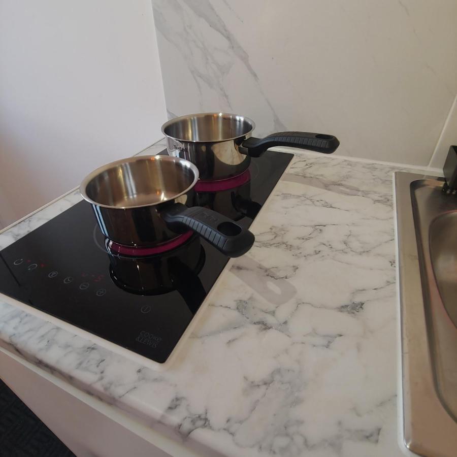 Self Contained, Double Bed Studio, Private Kitchen, Private Bath, Walking Distance To Harry Potter 沃特福德 外观 照片
