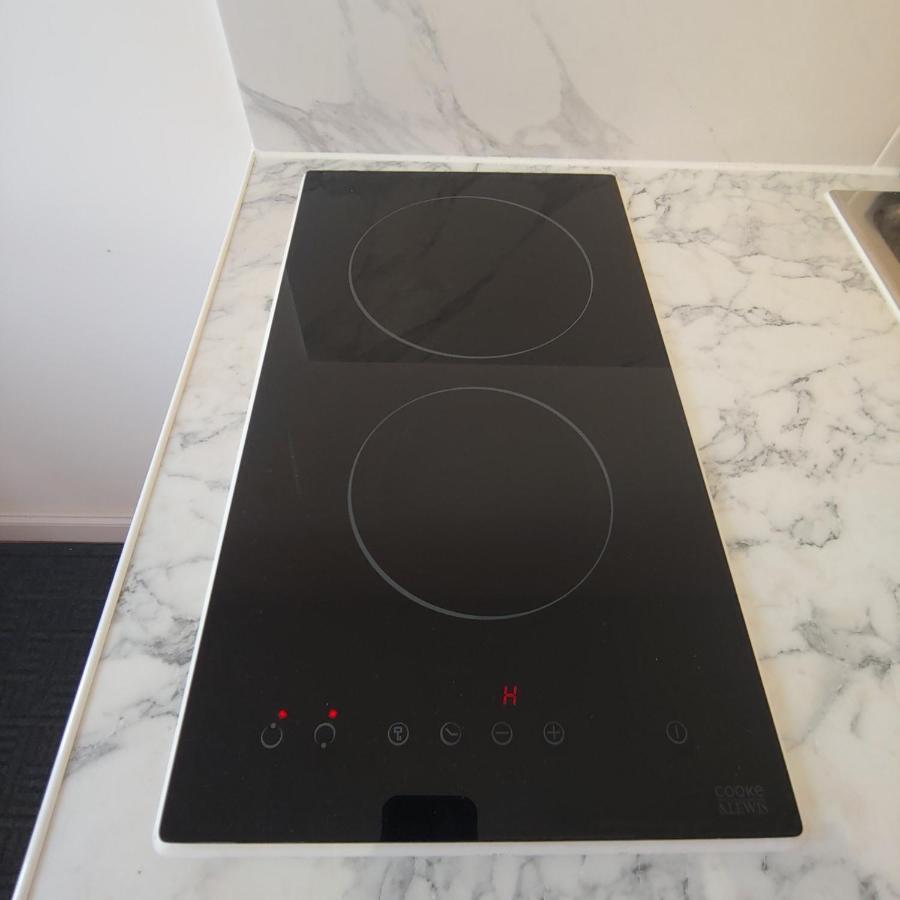 Self Contained, Double Bed Studio, Private Kitchen, Private Bath, Walking Distance To Harry Potter 沃特福德 外观 照片