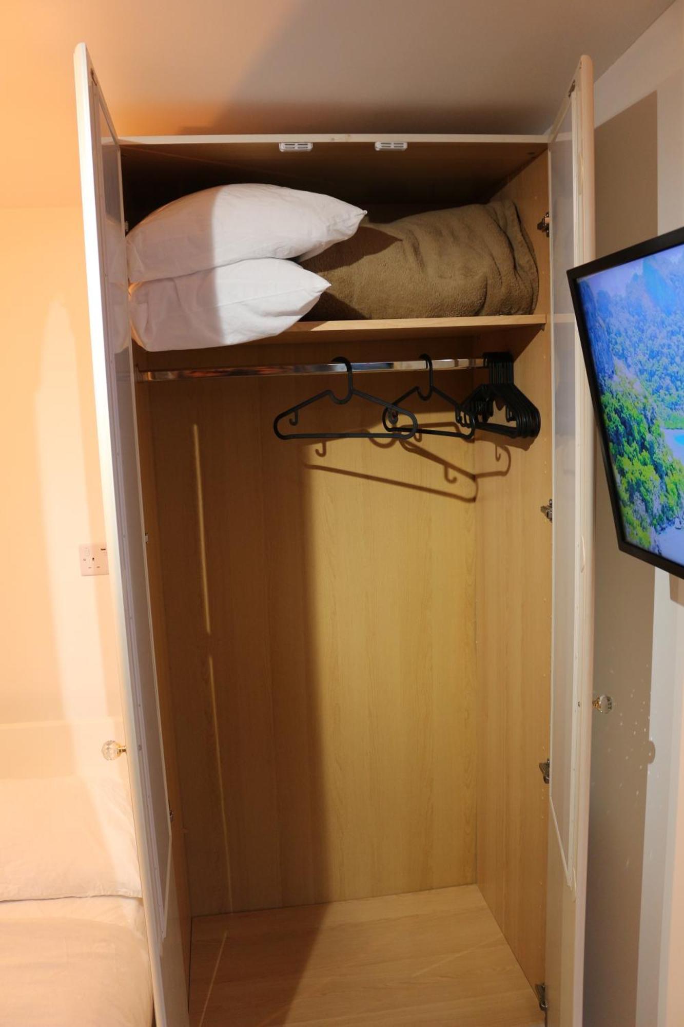 Self Contained, Double Bed Studio, Private Kitchen, Private Bath, Walking Distance To Harry Potter 沃特福德 外观 照片