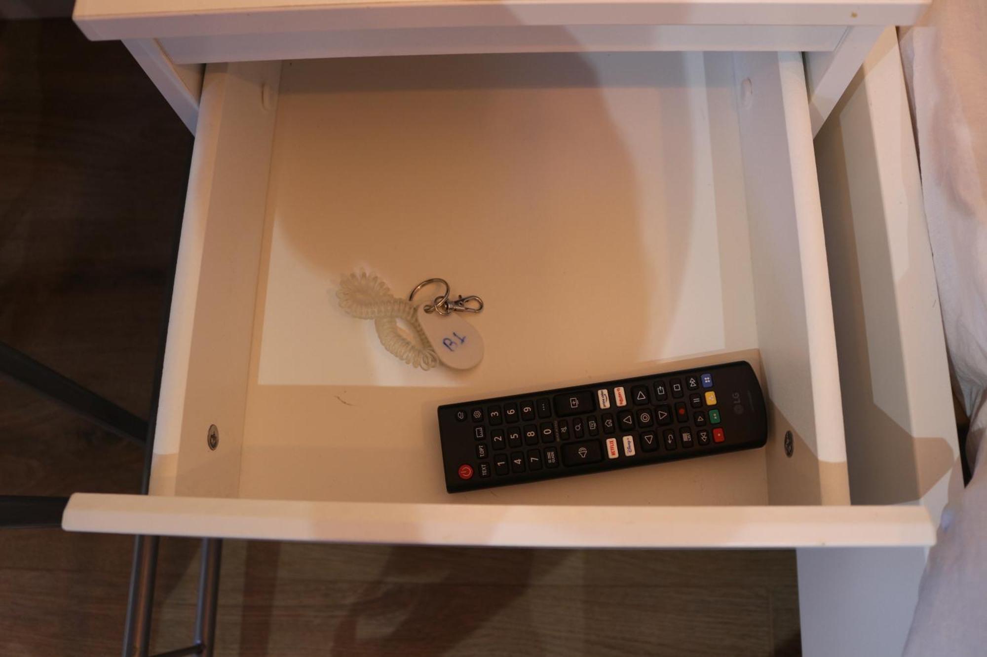 Self Contained, Double Bed Studio, Private Kitchen, Private Bath, Walking Distance To Harry Potter 沃特福德 外观 照片