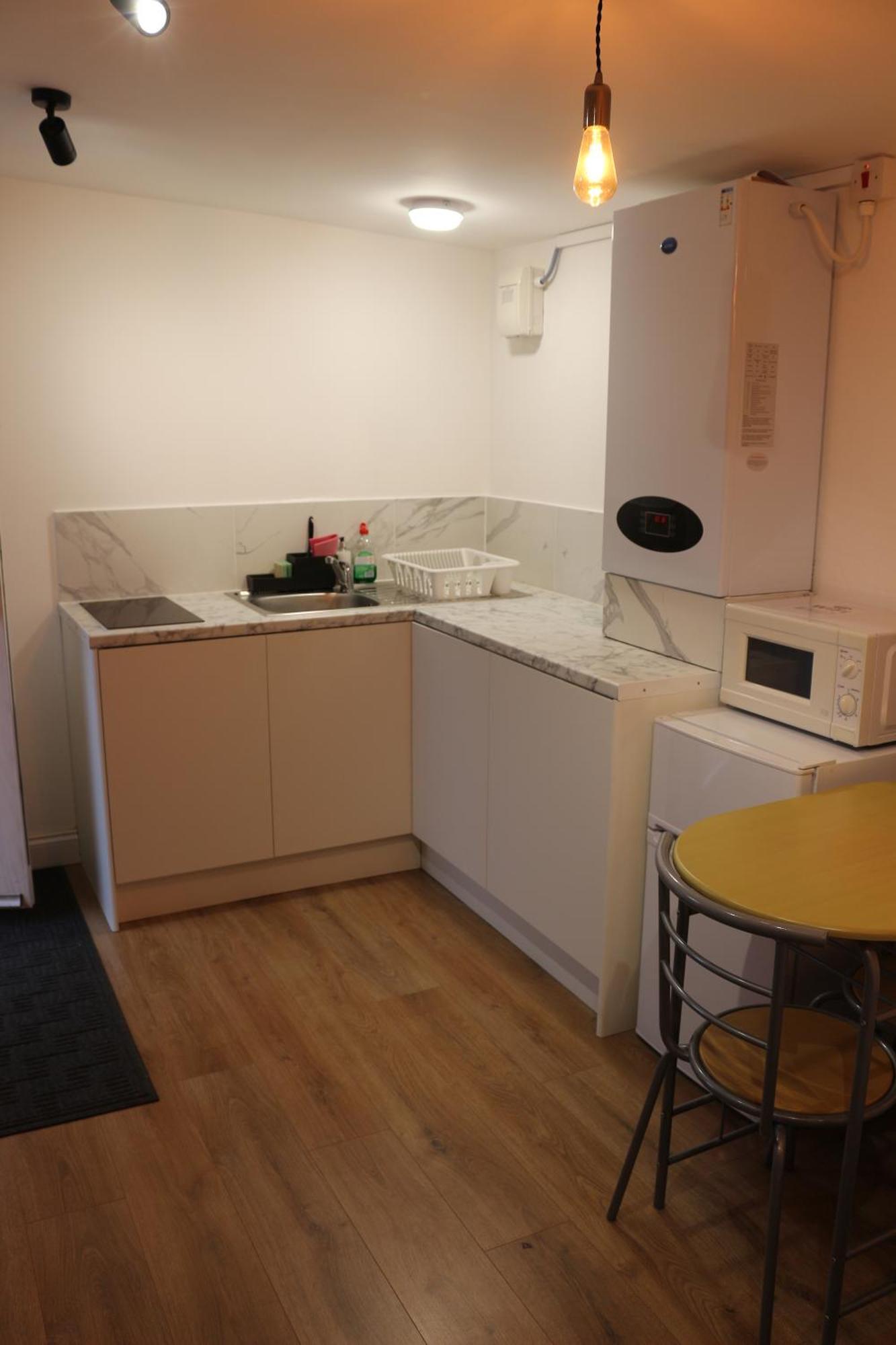 Self Contained, Double Bed Studio, Private Kitchen, Private Bath, Walking Distance To Harry Potter 沃特福德 外观 照片